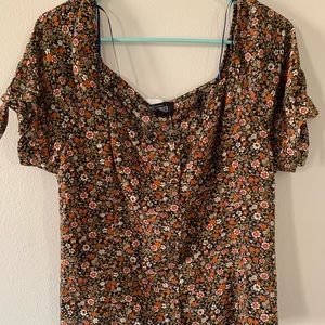 Junior XL floral top.